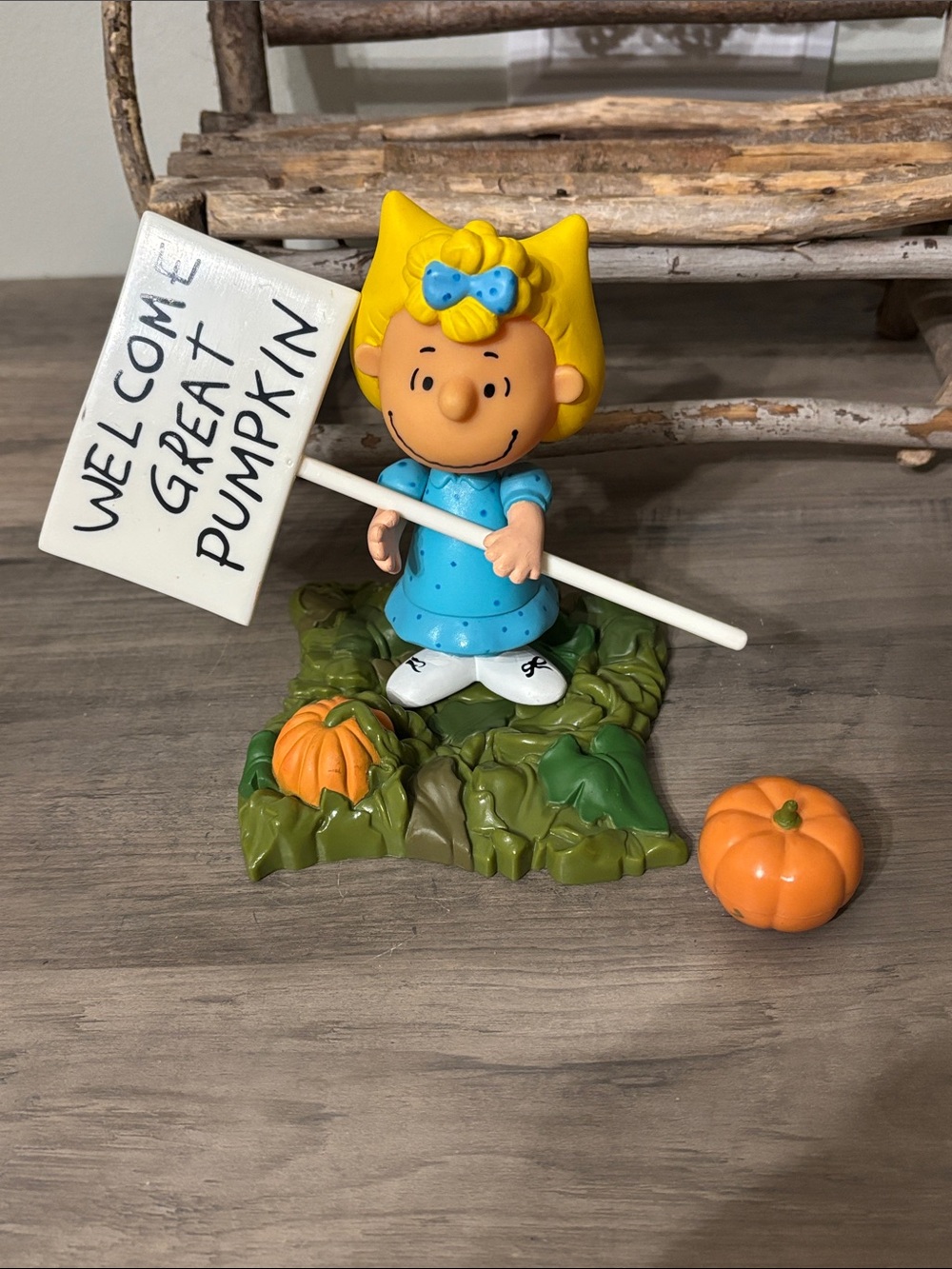 2002 Memory Lane Peanuts Great Pumpkin Halloween Sally Brown Figure 4" Pre owned